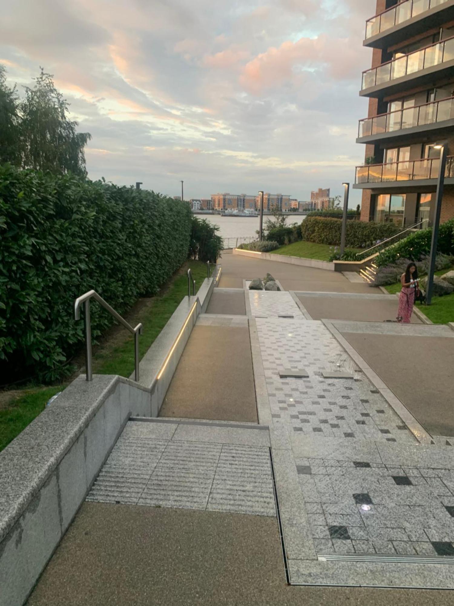 Luxury Riverside Apt With Easy Access To Central London, O2, Excel Centre And Parking Eksteriør bilde