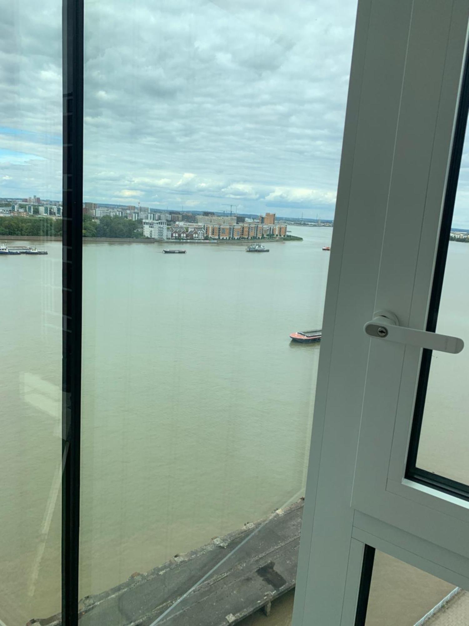 Luxury Riverside Apt With Easy Access To Central London, O2, Excel Centre And Parking Eksteriør bilde